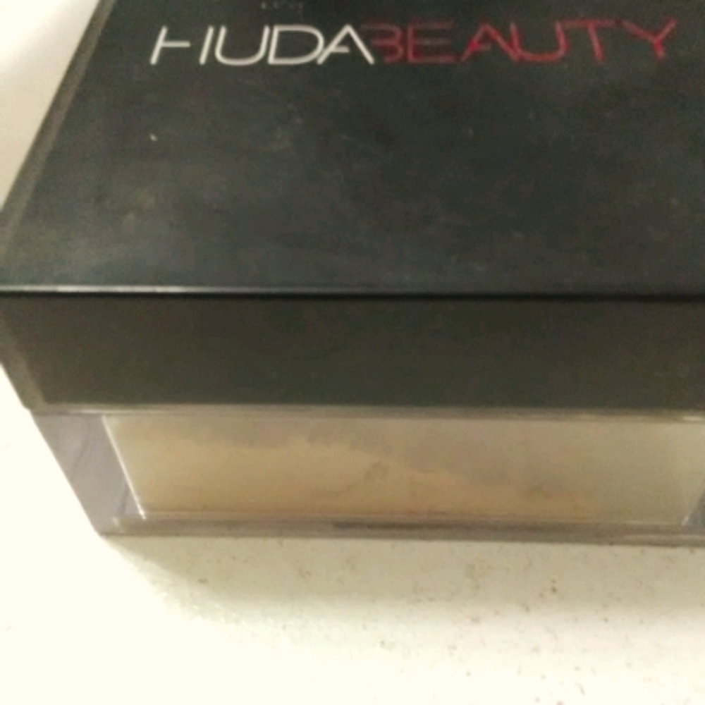 Huda beauty setting spray